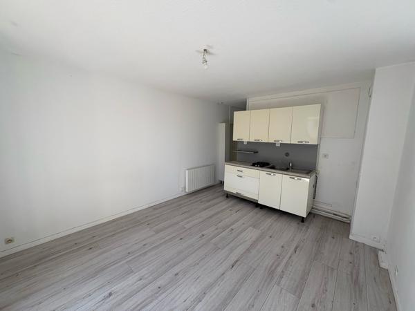 Hyères (83400) Studio + stationnement proche gare et plage