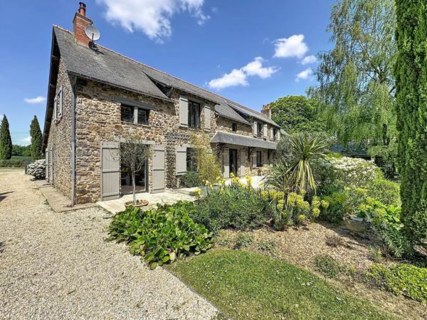 Longère en pierre -Saint-Pierre-La-Cour - 271.61m2