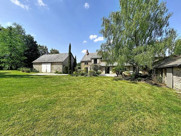 Longère en pierre -Saint-Pierre-La-Cour - 271.61m2