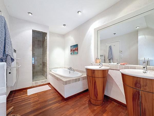 Longère en pierre -Saint-Pierre-La-Cour - 271.61m2