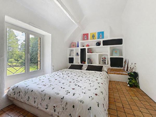 Longère en pierre -Saint-Pierre-La-Cour - 271.61m2
