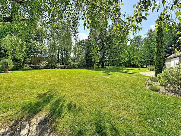 Longère en pierre -Saint-Pierre-La-Cour - 271.61m2