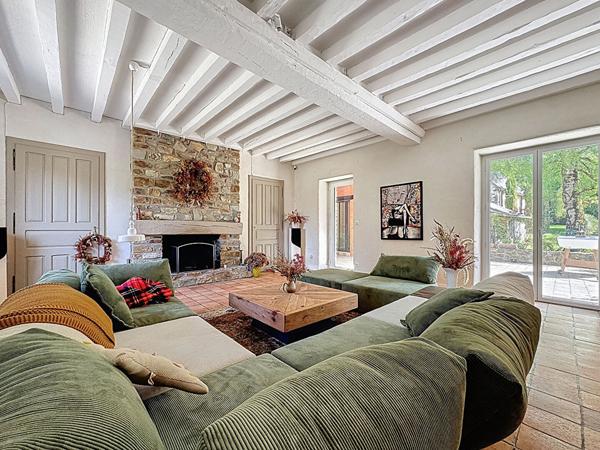 Longère en pierre -Saint-Pierre-La-Cour - 271.61m2