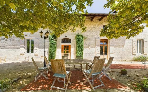 Beau domaine de 40 ha, maison d'amis et piscine