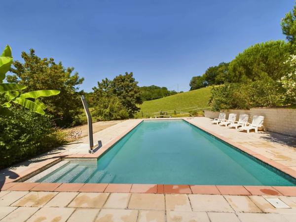Beau domaine de 40 ha, maison d'amis et piscine