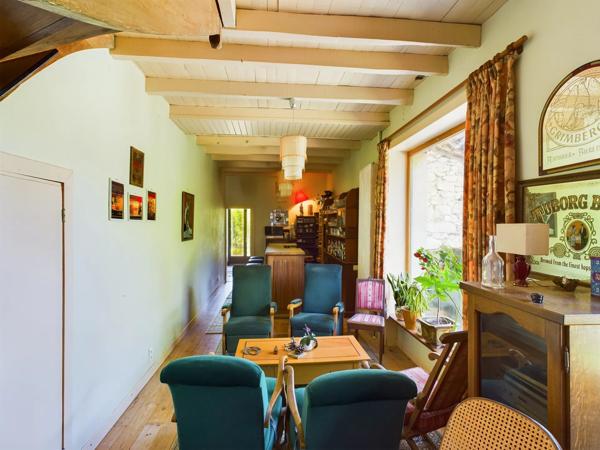 Beau domaine de 40 ha, maison d'amis et piscine