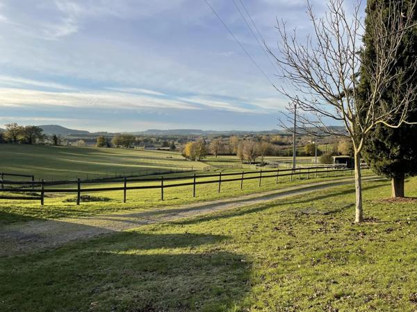 Beau domaine de 40 ha, maison d'amis et piscine