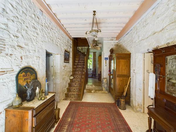 Beau domaine de 40 ha, maison d'amis et piscine