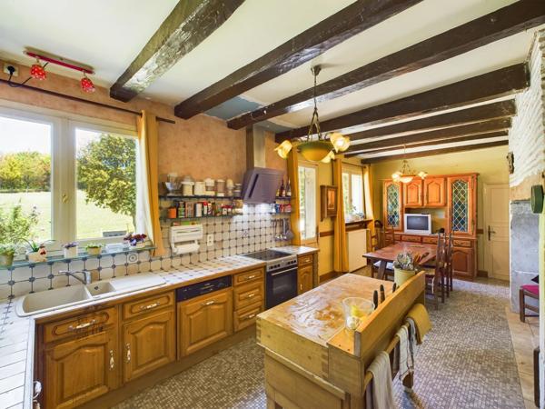 Beau domaine de 40 ha, maison d'amis et piscine
