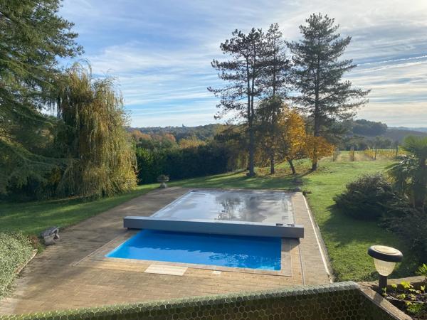 Belle situation pour cette magnifique propriété offrant six chambres