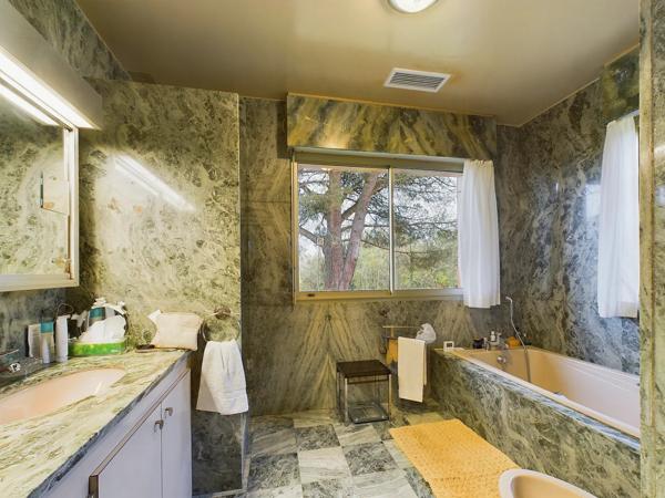 Belle situation pour cette magnifique propriété offrant six chambres