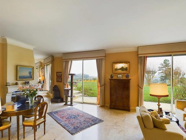 Belle situation pour cette magnifique propriété offrant six chambres