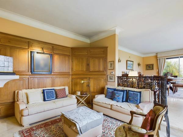 Belle situation pour cette magnifique propriété offrant six chambres