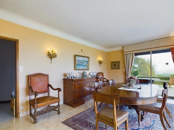 Belle situation pour cette magnifique propriété offrant six chambres