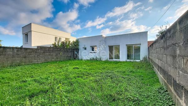 Nantes Boissière / Bout des pavés - Exclusivité ! En vente, maison d'architecte de 2005, plain pied 2 chambres, garage, jardin clos. A deux pas des petits commerces et du Tram.