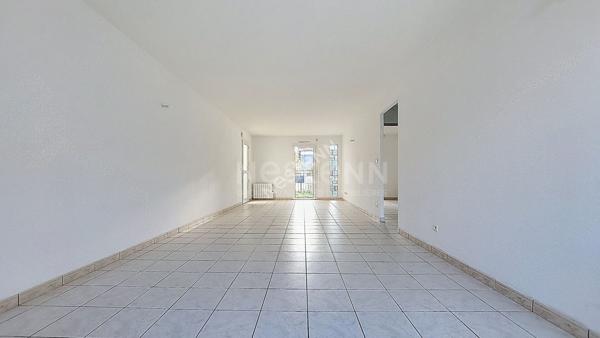 Nantes Boissière / Bout des pavés - Exclusivité ! En vente, maison d'architecte de 2005, plain pied 2 chambres, garage, jardin clos. A deux pas des petits commerces et du Tram.