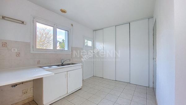 Nantes Boissière / Bout des pavés - Exclusivité ! En vente, maison d'architecte de 2005, plain pied 2 chambres, garage, jardin clos. A deux pas des petits commerces et du Tram.