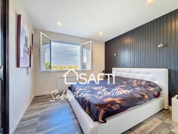 Grande maison  entièrement rénovée en 2021 de 150m² / Copropriété  divisée en deux habitations / Terrain 2500m² / Plusieurs possibilités