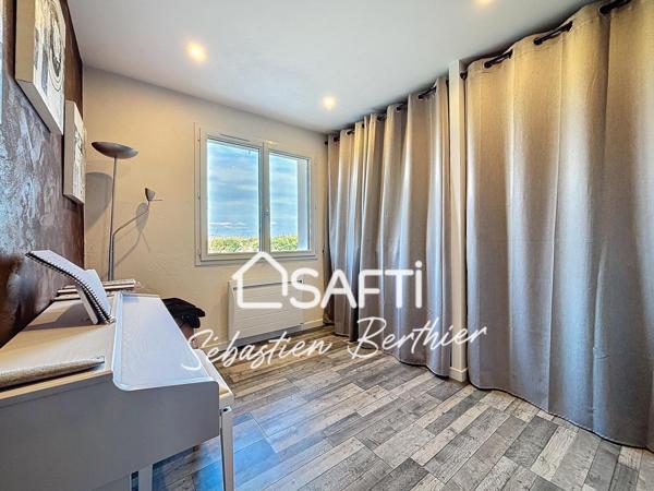 Grande maison  entièrement rénovée en 2021 de 150m² / Copropriété  divisée en deux habitations / Terrain 2500m² / Plusieurs possibilités