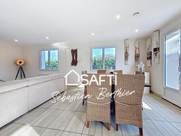 Grande maison  entièrement rénovée en 2021 de 150m² / Copropriété  divisée en deux habitations / Terrain 2500m² / Plusieurs possibilités