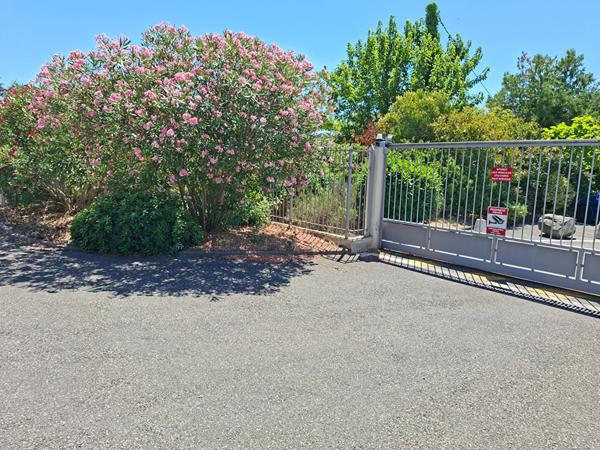 APPARTEMENT T3 EN REZ DE JARDIN AVEC CAVE ET GARAGE DANS RESIDENCE PRISEE AVEC PISCINE SITUE A BOURG LES VALENCE 26500