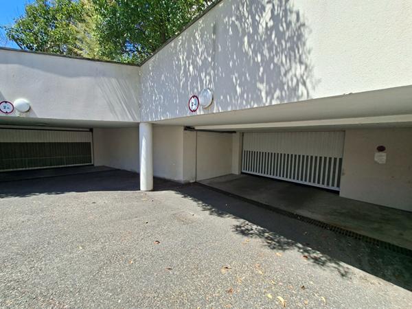 APPARTEMENT T3 EN REZ DE JARDIN AVEC CAVE ET GARAGE DANS RESIDENCE PRISEE AVEC PISCINE SITUE A BOURG LES VALENCE 26500