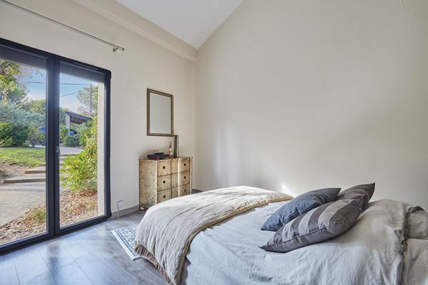 Propriété Rognes 6 pièces 230 m2 avec piscine, carport, garage et studio indépendant. sur 4800m² de terrain !