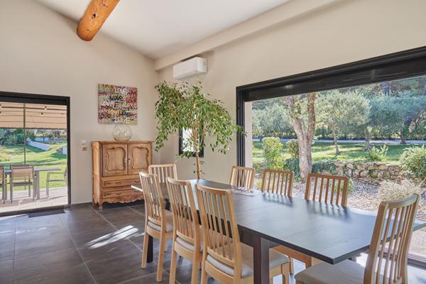 Propriété Rognes 6 pièces 230 m2 avec piscine, carport, garage et studio indépendant. sur 4800m² de terrain !