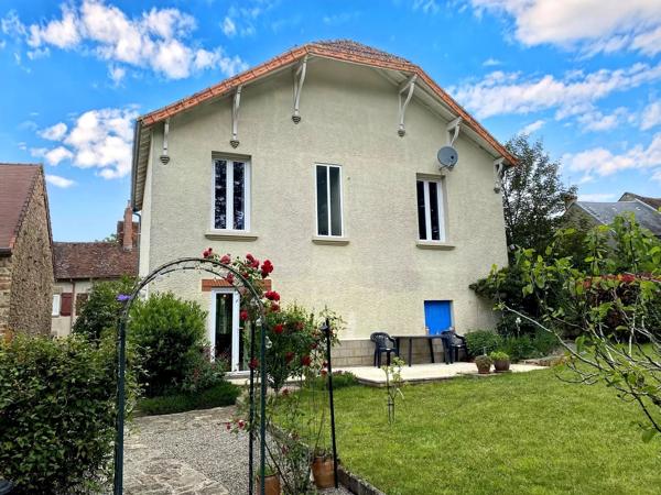 Charmante maison de ville avec jardin à Arnac-la-Poste