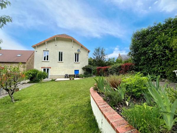 Charmante maison de ville avec jardin à Arnac-la-Poste