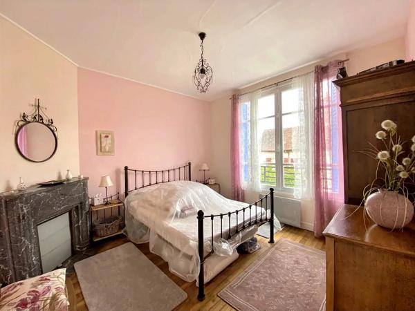 Charmante maison de ville avec jardin à Arnac-la-Poste