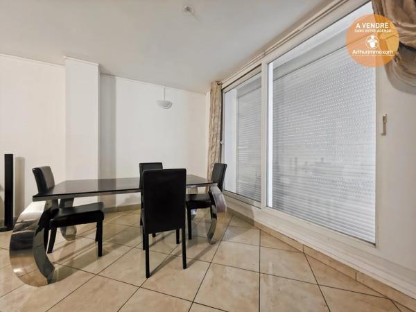 Vente                                                      Appartement
                        
                     3 pièces                      78 m2                     à Évry-Courcouronnes