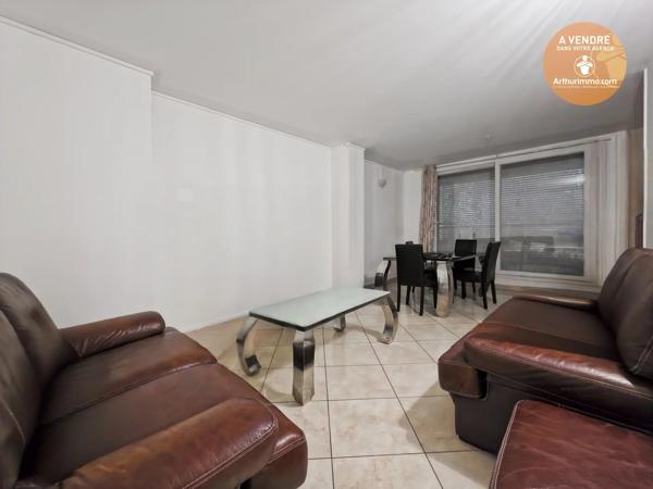 Vente                                                      Appartement
                        
                     3 pièces                      78 m2                     à Évry-Courcouronnes