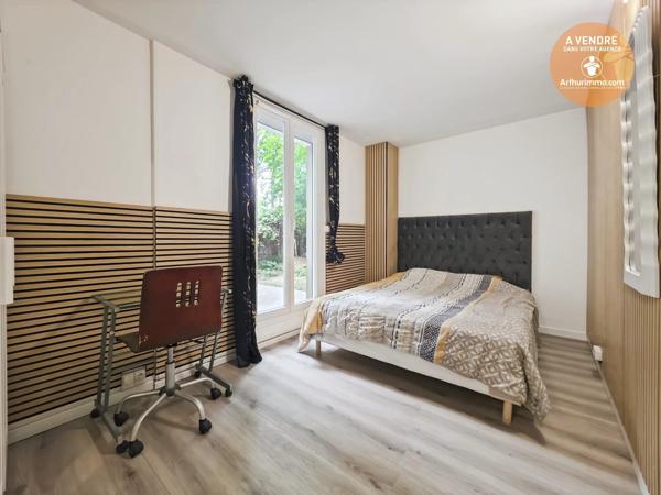 Vente                                                      Appartement
                        
                     3 pièces                      78 m2                     à Évry-Courcouronnes