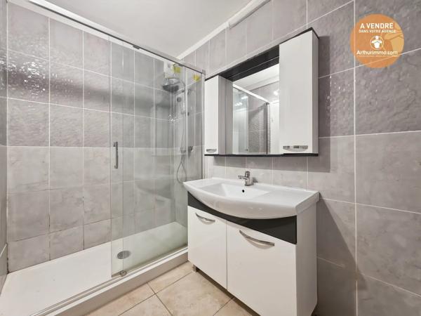 Vente                                                      Appartement
                        
                     3 pièces                      78 m2                     à Évry-Courcouronnes