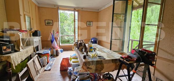 Opportunité RARE sur le secteur : Propriété sur 6300 m² avec bâtisse 220 m² sur SOUS-SOL et caves / 