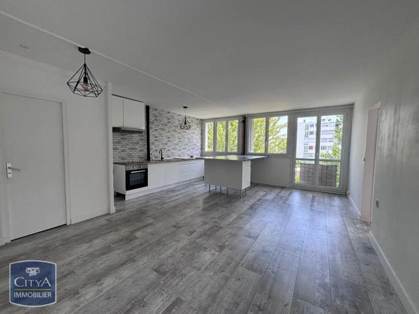 Appartement à louer 4 pièces 69.86m² Tours (37100)