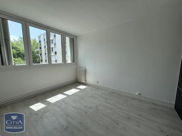 Appartement à louer 4 pièces 69.86m² Tours (37100)