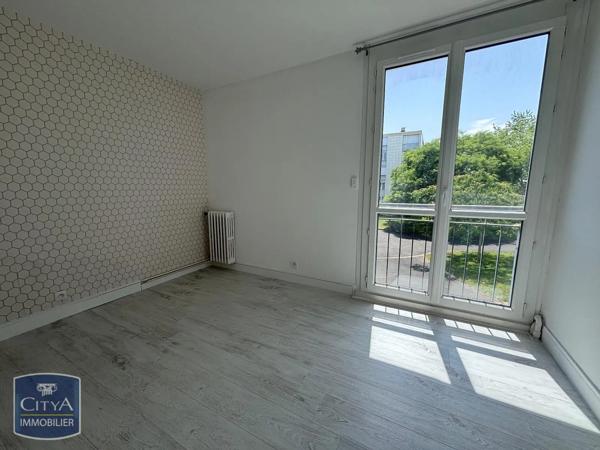 Appartement à louer 4 pièces 69.86m² Tours (37100)