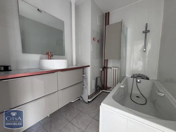 Appartement à louer 4 pièces 69.86m² Tours (37100)