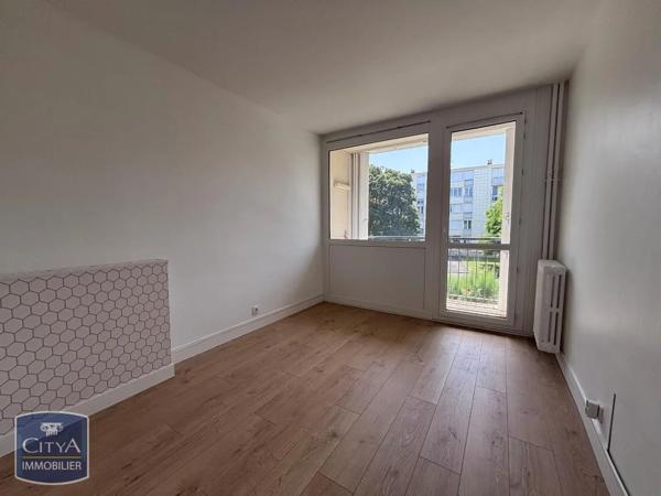 Appartement à louer 4 pièces 69.86m² Tours (37100)