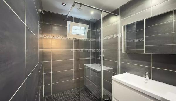 Vente                                                      Appartement
                        
                     3 pièces                      72 m2                     à Pringy