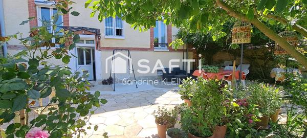 Maison de ville, 173 m², 9 pièces avec jardin, garage et dépendance