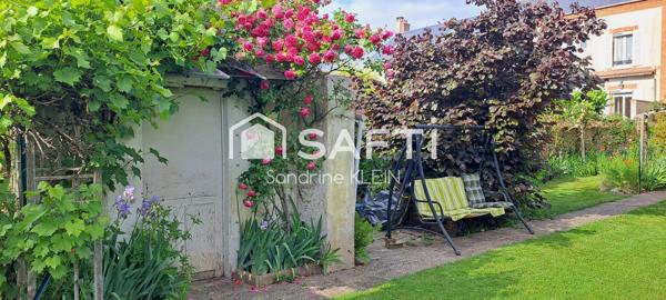 Maison de ville, 173 m², 9 pièces avec jardin, garage et dépendance