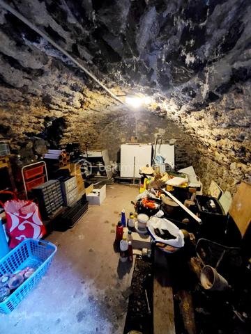 Sur la commune de Grigny, au coeur du village, découvrez cette charmante maison de caractère datant de 1890, de type F5, offrant environ 85 m² habitables, avec un terrain non attenant de 357 m².
Dès le passage du porche, vous serez séduit par une agréable terrasse au calme, donnant accès au salon avec cheminée, à la salle à manger ainsi qu’à la cuisine.
À l’étage, un escalier mène à un palier desservant trois chambres, un WC indépendant et une salle de bains.
Un accès aux combles permet de bénéficier d’un espace de stockage supplémentaire ou d’envisager un aménagement selon vos besoins.
Le terrain, situé à l’arrière de la maison, offre un environnement paisible, sans aucun vis-à-vis, idéal pour profiter de moments de détente en toute tranquillité.
Une véritable cave voutée se trouve sous la maison.
***** Visite possible 7j/7 jusqu'à 21h30 sur RdV *****
Je réponds aux mails, sms ou téléphone même tard le soir.