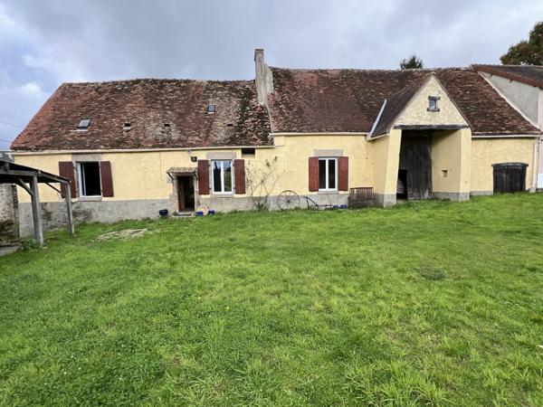 Grande maison avec grange attenante à moderniser/rénover comme maison ou agrandir la maison principale.