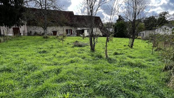 Grande maison avec grange attenante à moderniser/rénover comme maison ou agrandir la maison principale.