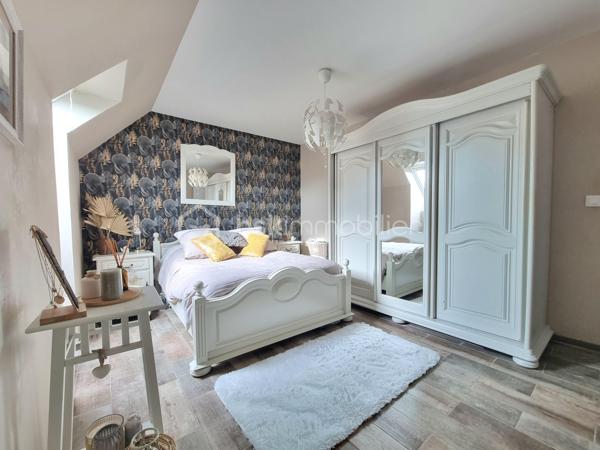 ** Exclusivité BSK immobilier ** Venez VISITER SANS TARDER, cette charmante maison bien entretenue d'environ 120 m², située à Mormant, écoles ( maternelle au collège), gare SNCF (ligne P) commodités et commerces sur place.
 
Cette maison individuelle édifiée sur un terrain de 507 m², vous offre au rez-de-chaussée une entrée, un WC indépendant, un salon-séjour lumineux, une cuisine aménagée et équipée et une buanderie-cellier.
À l'étage vous trouverez un couloir desservant 4 chambres, ainsi qu’une salle de bains avec WC.
Et un garage communicant vient compléter ce bien.

À l’extérieur vous bénéficierez d'un joli jardin entièrement clos et arboré, d’une terrasse et d’un abri de jardin.

Tout-à-l’égout. Vide sanitaire. Chauffage : gaz de ville.

Les ++ Chaudière gaz de 2025, adoucisseur d’eau de 2025, tubage en attente pour pouvoir installer un poêle ou une cheminée, plancher béton, portail motorisé, FIBRE raccordée !!!

Maison idéale pour une famille à la recherche de confort et de praticité !  
N'attendez plus, contactez-nous !


Pour tous renseignements complémentaires, n'hésitez pas à contacter Julien & Cindy LUCIANI au 06 52 63 33 63.
