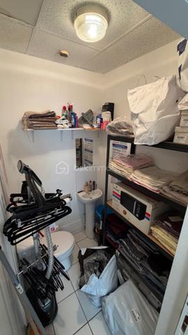 Cession de droit au bail d’un local commercial d’environ 30 m², sur rue, composé d'une vitrine  d'une pièce principale une petite cuisine  et vestiaire et un sanitaire avec douche 
 idéalement situé à Créteil dans un secteur dynamique et passant.


✅ Toutes activités autorisées sauf restauration
✅ Belle visibilité
✅ Local fonctionnel et facilement aménageable
✅ Idéal pour bureau, esthétique, onglerie, services, téléphonie, showroom, profession libérale, etc.



📍 Emplacement recherché

📐 Surface : 30 m²
Loyer 820€ 

💬 Plus d’informations sur demande.

📞 Contactez-nous pour organiser une visite.