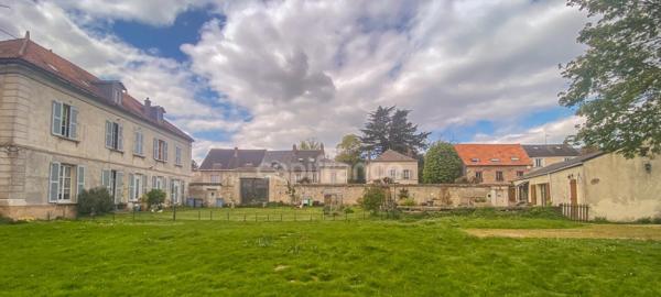 Dpt Essonne (91), à vendre ANGERVILLE propriété composé de 2 maisons (plus de 600 m² habitable) sur terrain de 29700 m².